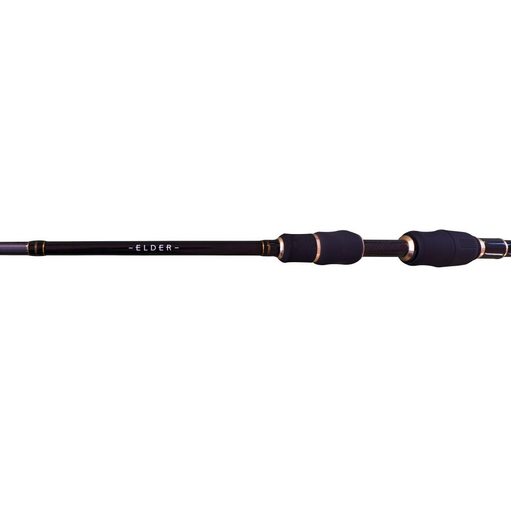 Das Allround-Talent für die leichte Fischerei. Egal, ob du mit Jigs, leichten Wobblern oder Finesse-Rigs fischst, diese Rute eignet sich perfekt zum Fischen auf Egli (Barsch) und für die leichte Forellenfischerei. Dank ihrer schnellen Aktion ermöglicht die ELDER 7L eine präzise Köderführung, während die sensible Spitze dafür sorgt, dass du keinen Biss mehr verpasst. Mit nur 75 Gramm ist die Rute ein absolutes Leichtgewicht. Ob an den Mittellandseen oder am Bach, die ELDER 7L ist dein idealer Begleiter.